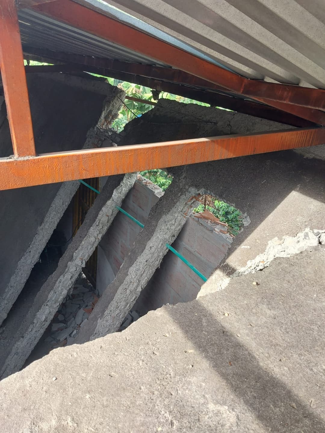 Se cayó el beneficiadero y el cuartel de trabajadores en la finca